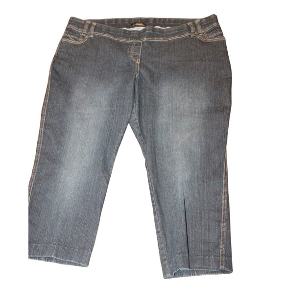 2/$40 🏷 Pennington Jean Capris - Picture 1 of 5